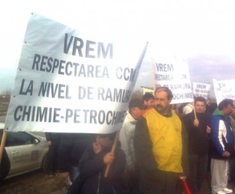 Protest la Năvodari: sindicaliştii de pe platforma Midia au ieşit în stradă